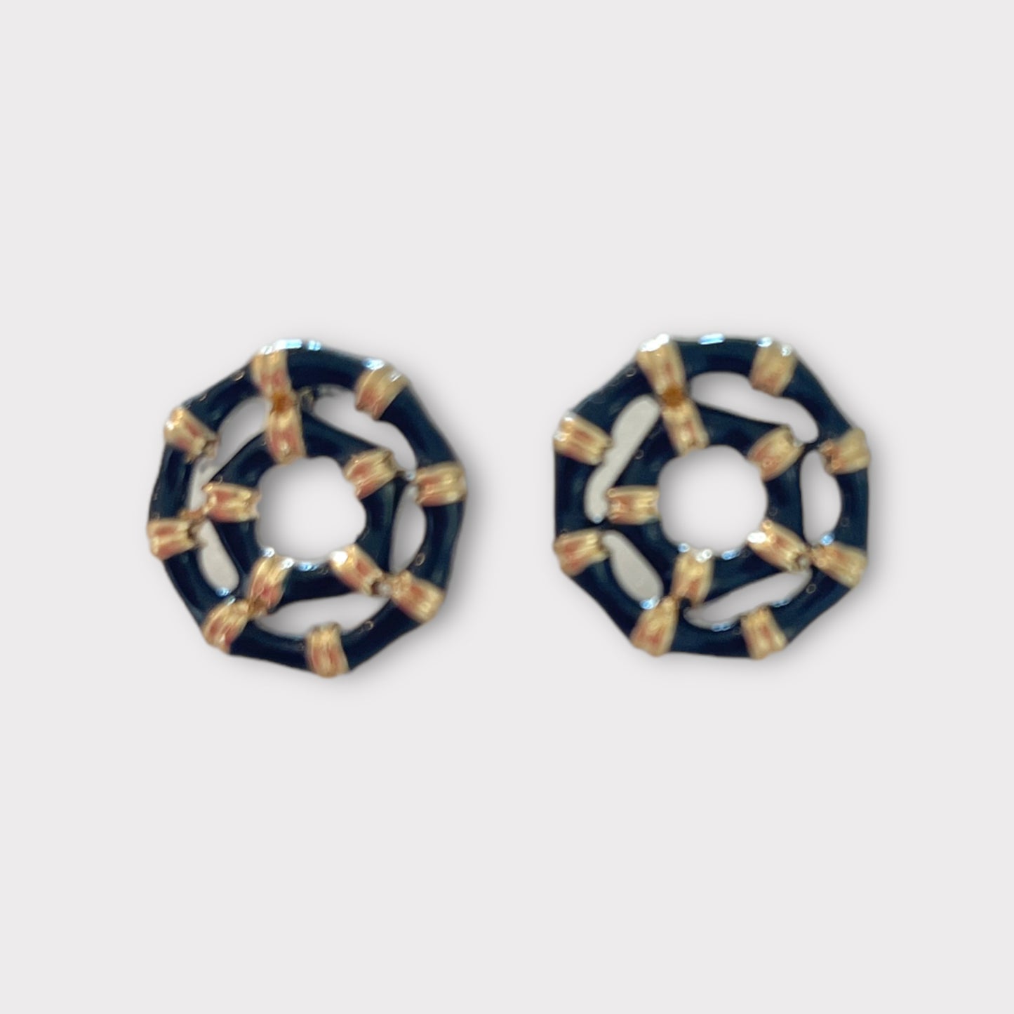 Bamboo studs - black