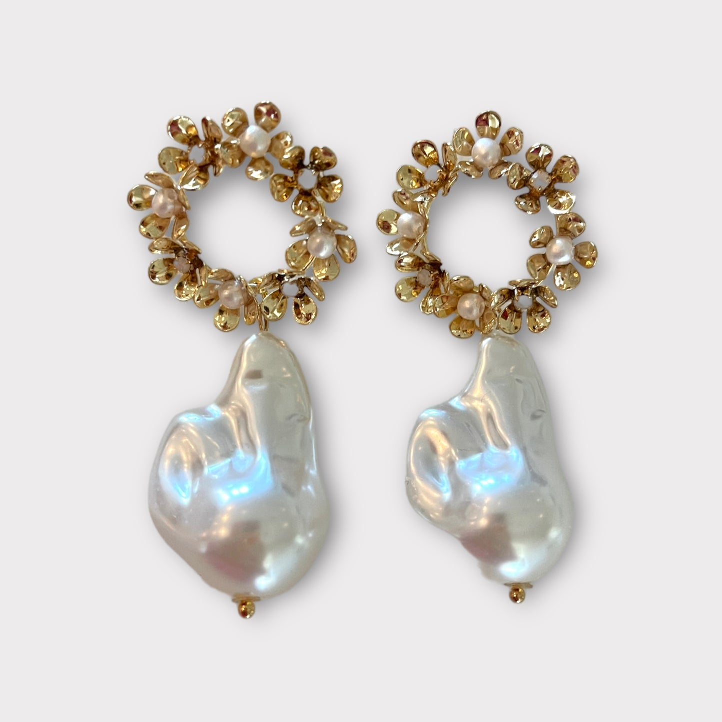 Pearl Gold Wreath Earrings