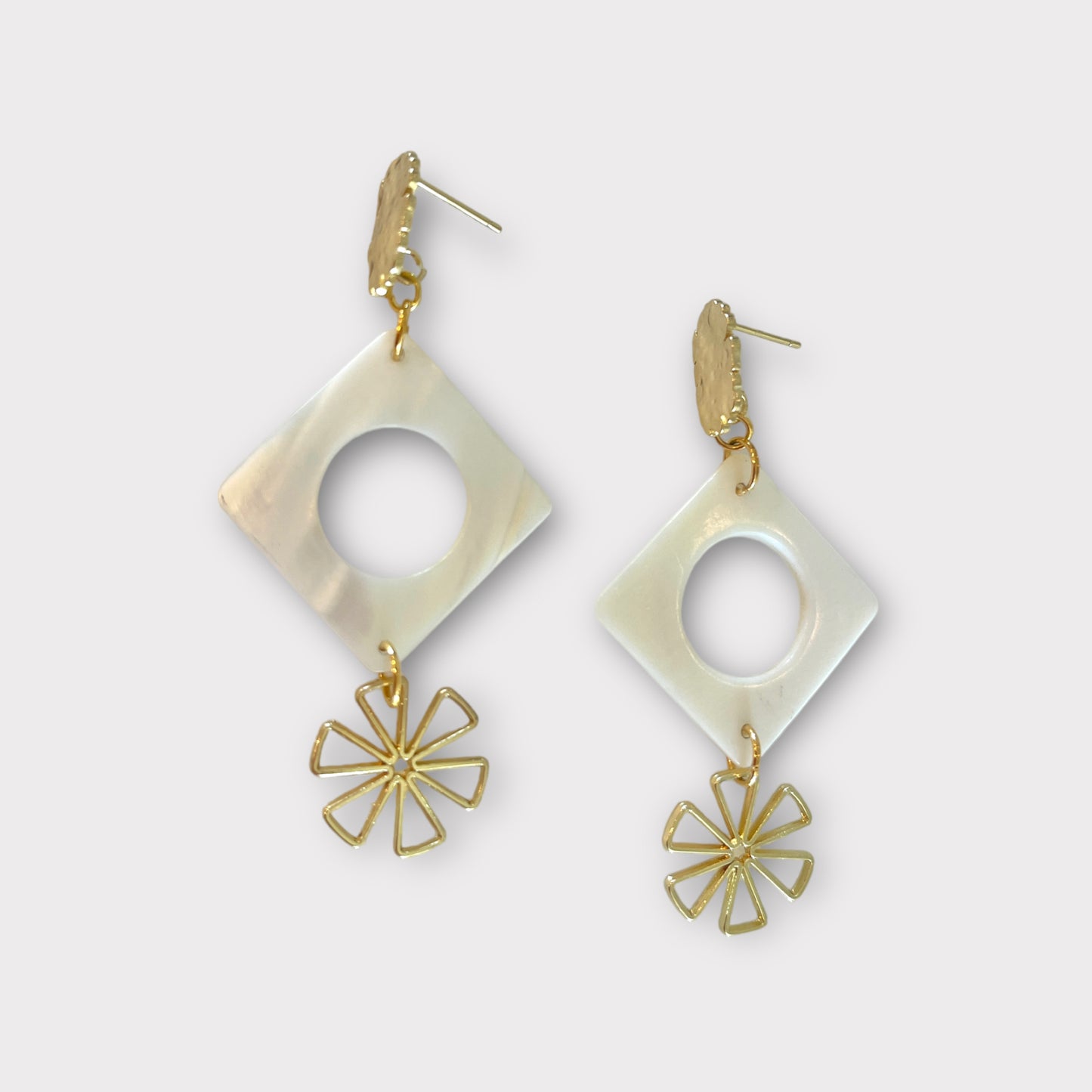 Shell diamond flower earrings