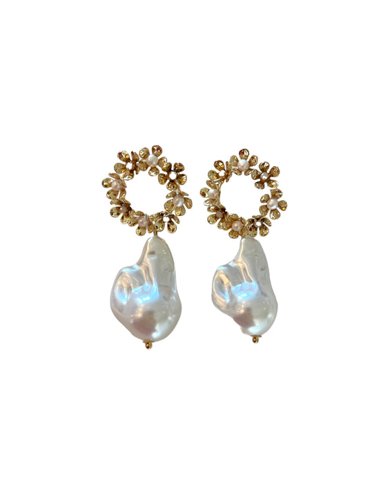 Pearl Gold Wreath Earrings